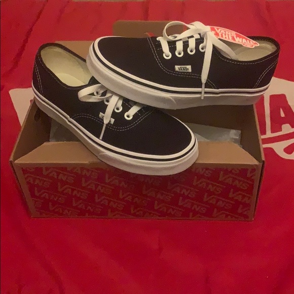 black authentic vans size 6